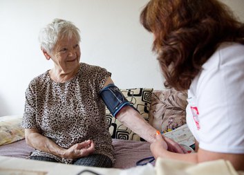 Je to doma! Domácí péče dostane přidáno, ukončuje stávkovou pohotovost
