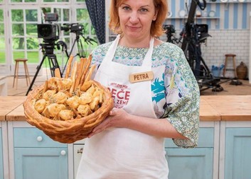Naše právnička Petra peče a sní i celá země 