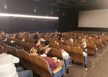Tříkráloví koledníci zaplnili tišnovské kino 