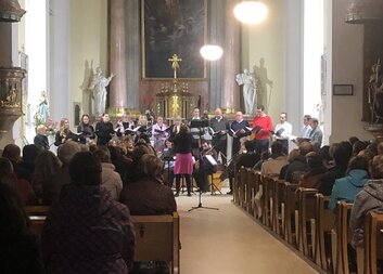 Benefiční koncert pro Domácí hospic Porta Vitae zaplnil tišnovský kostel